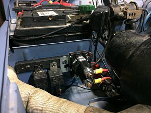 Click image for larger version. 

Name:	2 SJ410k bettery isolator.JPG 
Views:	503 
Size:	144.5  
ID:	114515
