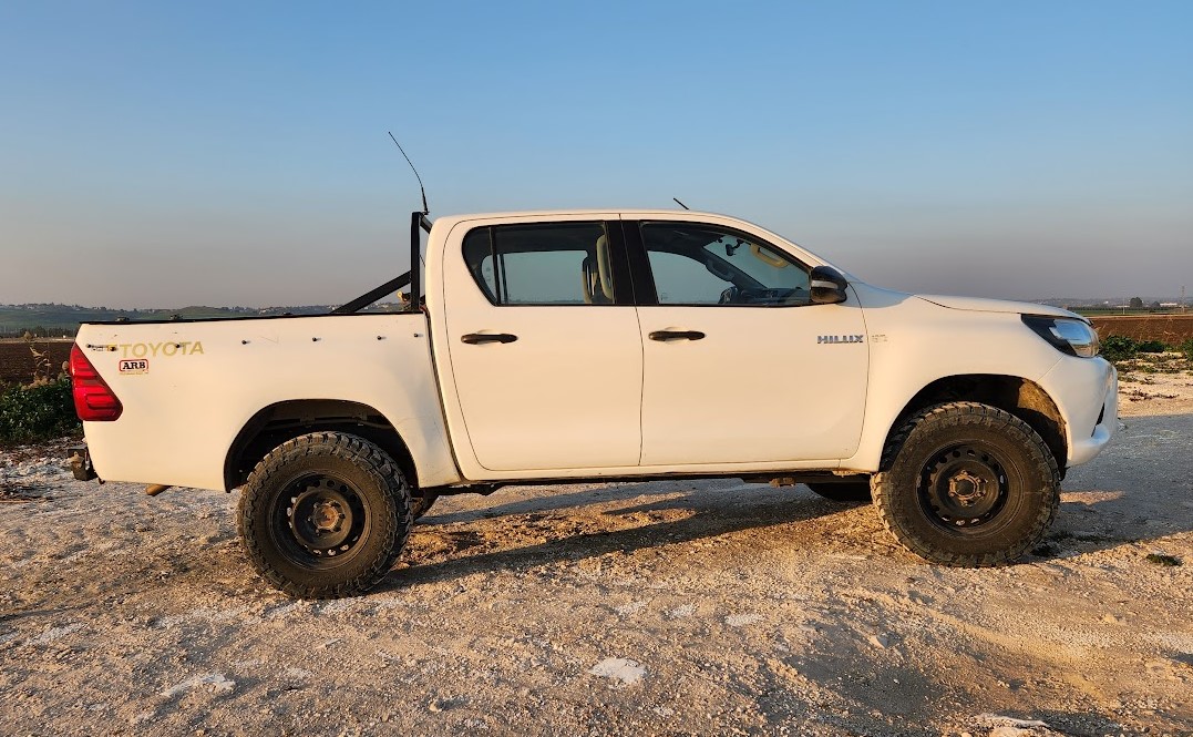 Name:  hilux1.jpg
Views: 591
Size:  218.1 