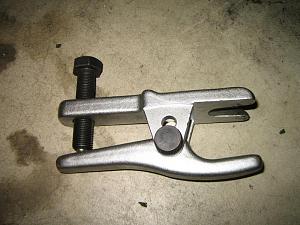 Click image for larger version. 

Name:	221662d1373081386-2001-taco-tools-diy-replacing-upper-lower-ball-joints-picture073.jpeg 
Views:	224 
Size:	77.9  
ID:	85179