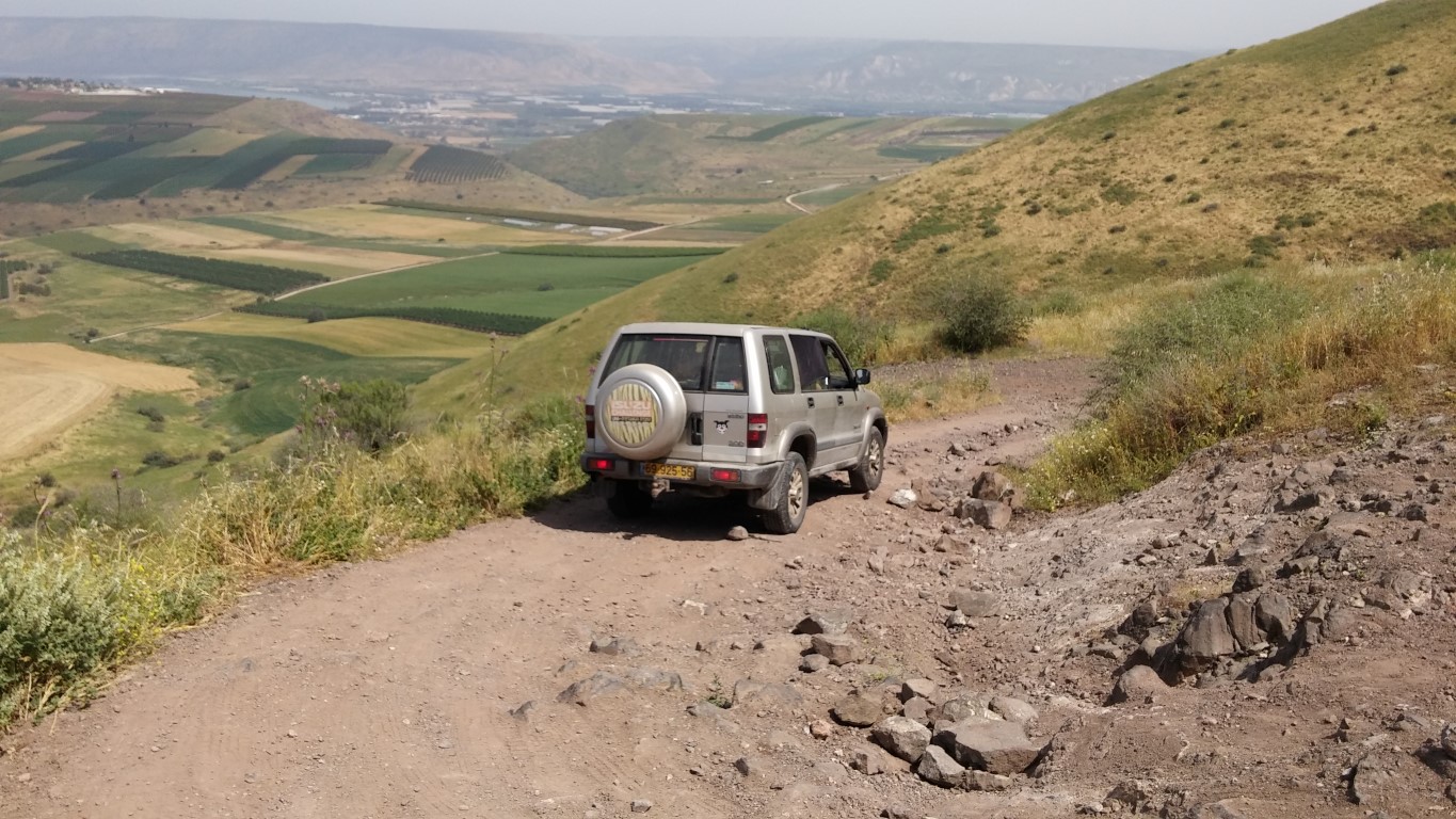 איסוזו טרופר במסלול טיול ג'יפים בעמק הירדן ממנחמיה לבית זרע